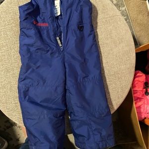 Boys snow pants 3T with matching coat . Don’t have coat in the pic